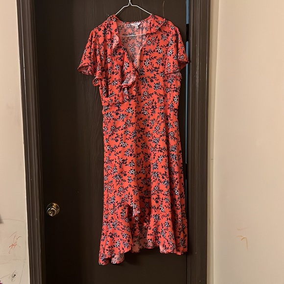 Beautiful attention grabbing flared cocktail 🍹 dress⭐️ - Picture 2 of 3